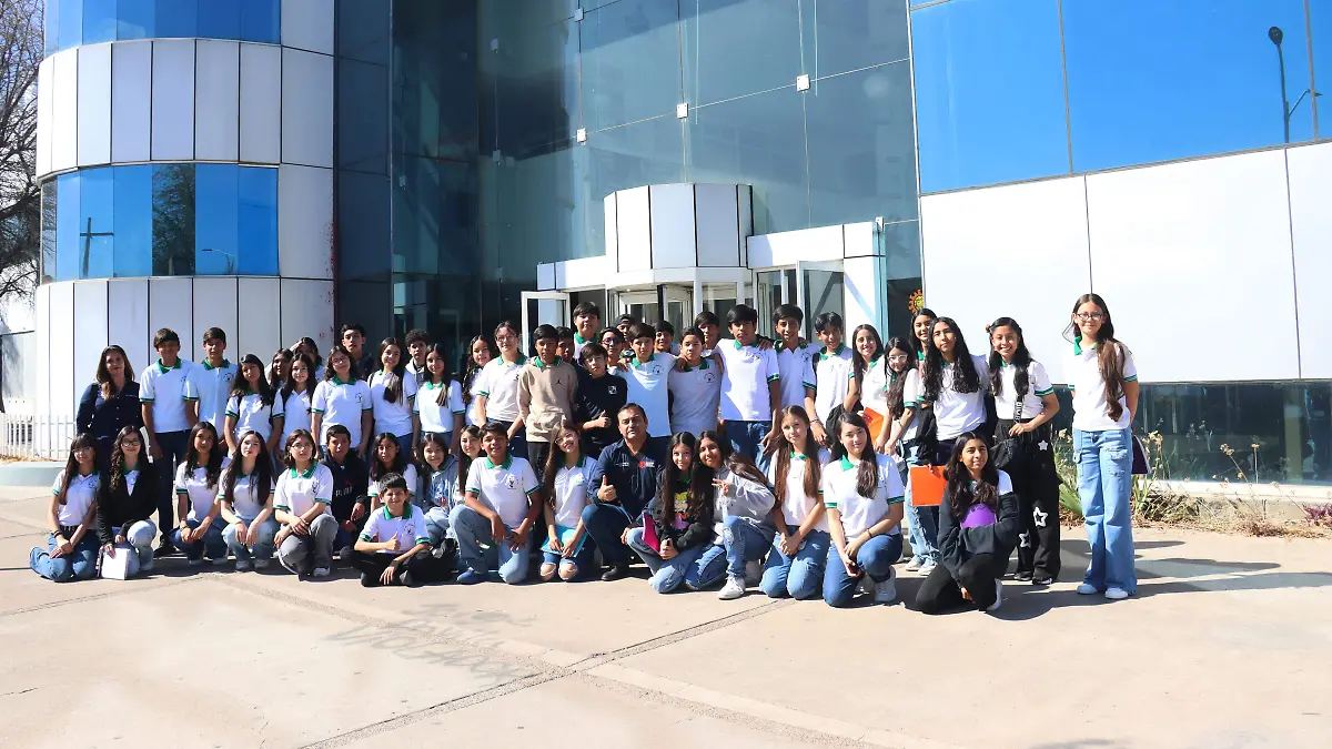 PRINCIPAL Más de cincuenta estudiantes con sus maestros visitaron El Heraldo