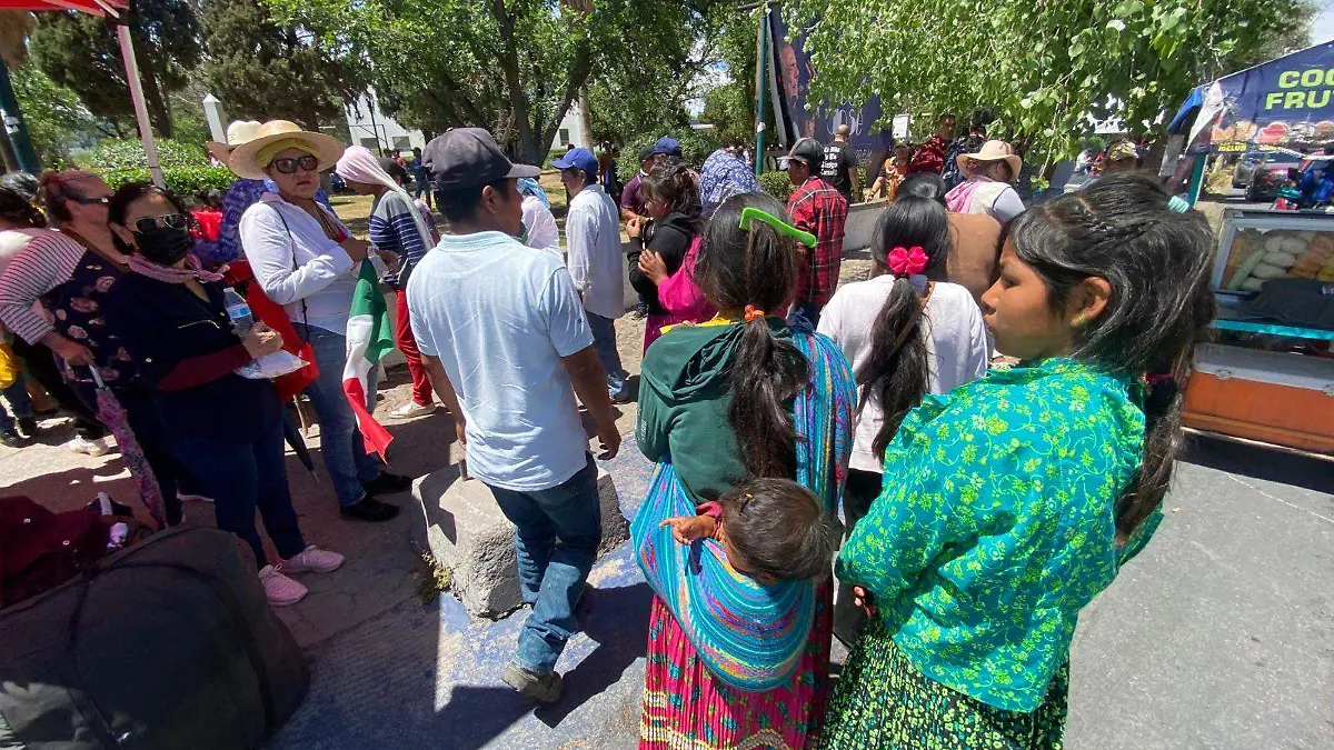 Llegada de simpatizantes (2)