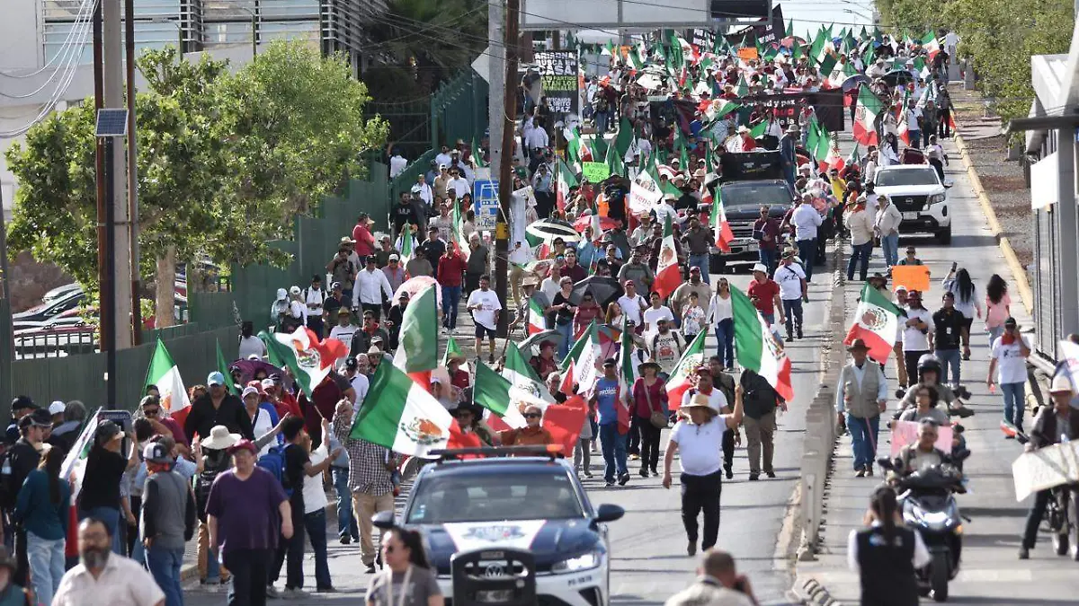 Marchan simpatizantes de Morena (2)