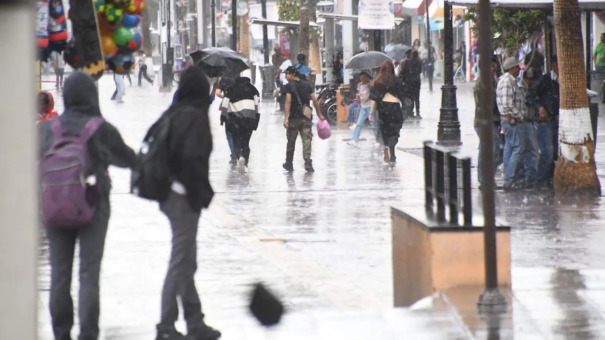 Lluvia en la capital (2)