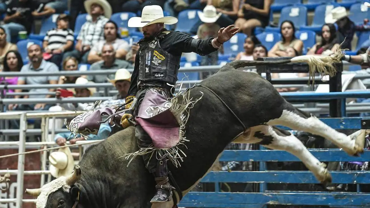 @joe_estradajr07 Campeón Monta de ToroRodeo FMR Tour@fmr_rodeo Arena San Marcos Aguascalientes @