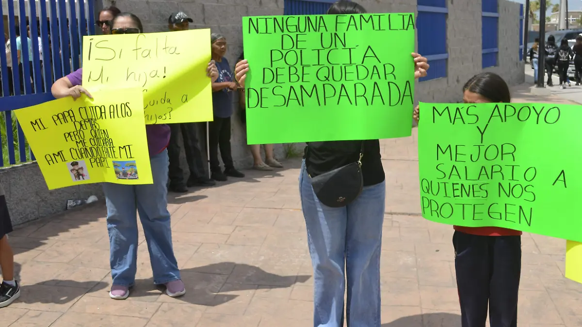 Manifestantes pancartas