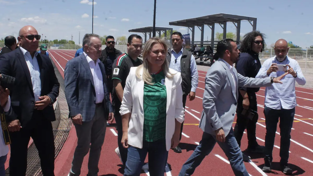 Gobernadora y equipo