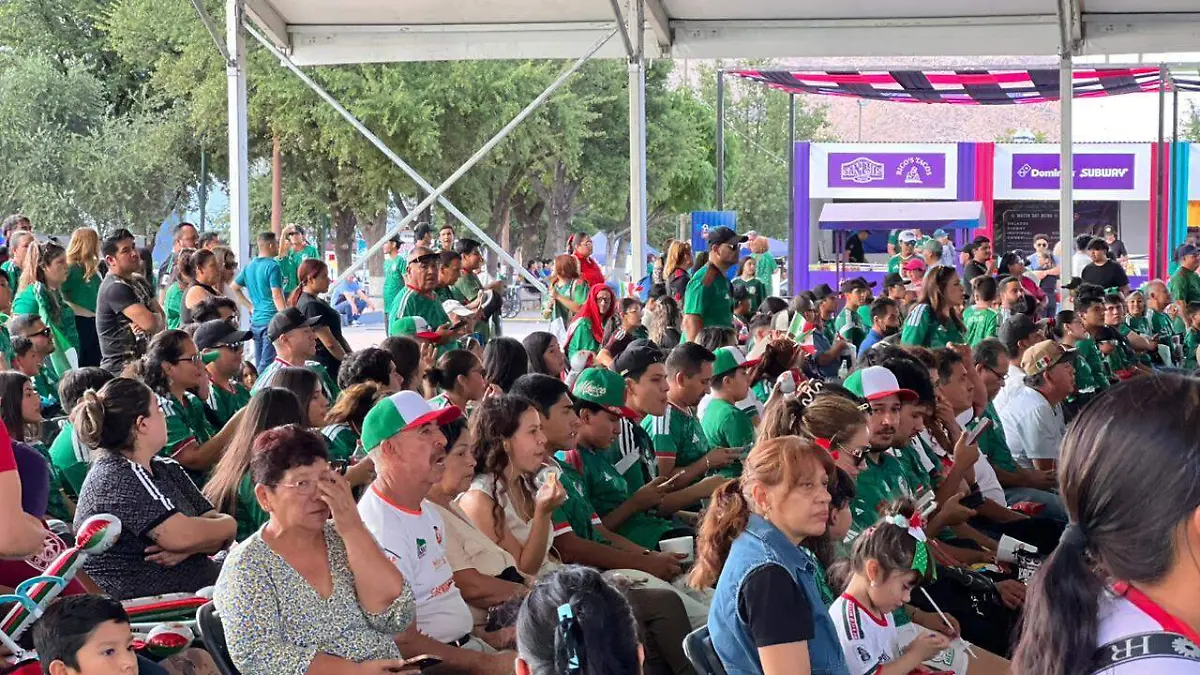 Fan Fest en Plaza del Ángel (2)