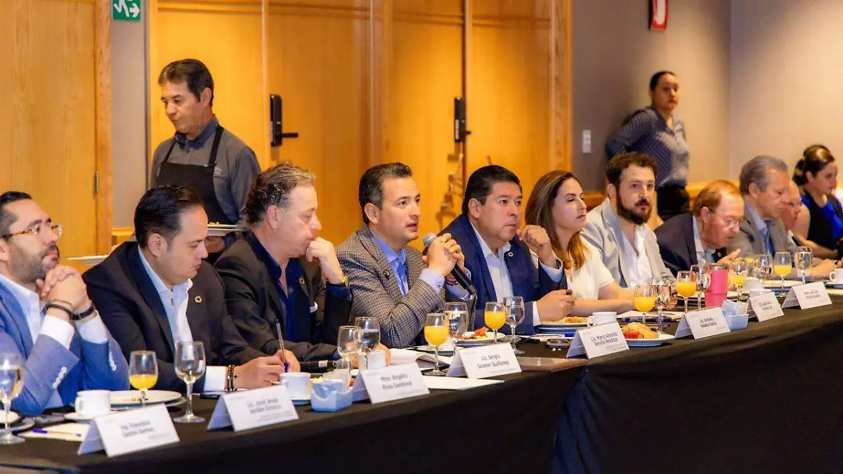 Marco Bonilla presenta avances de Poniente 5 a Canacintra (2)