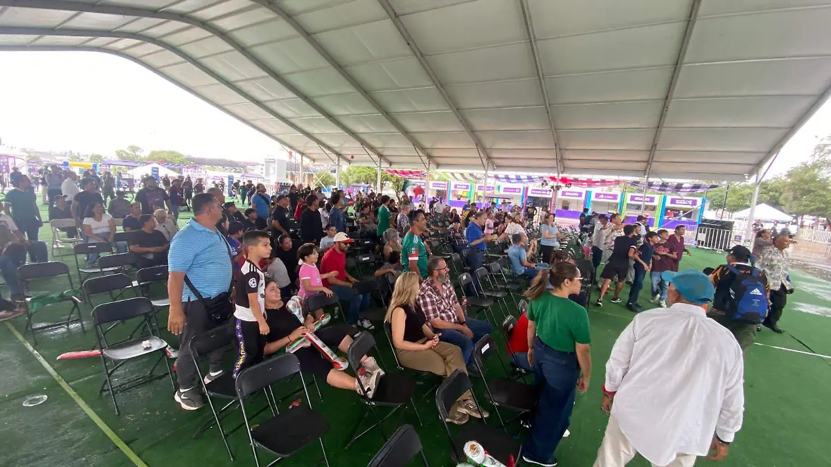 Lluvia y fan fest (2)