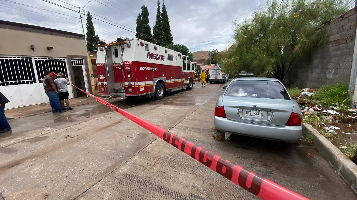 Hombre arrastrado por la corriente