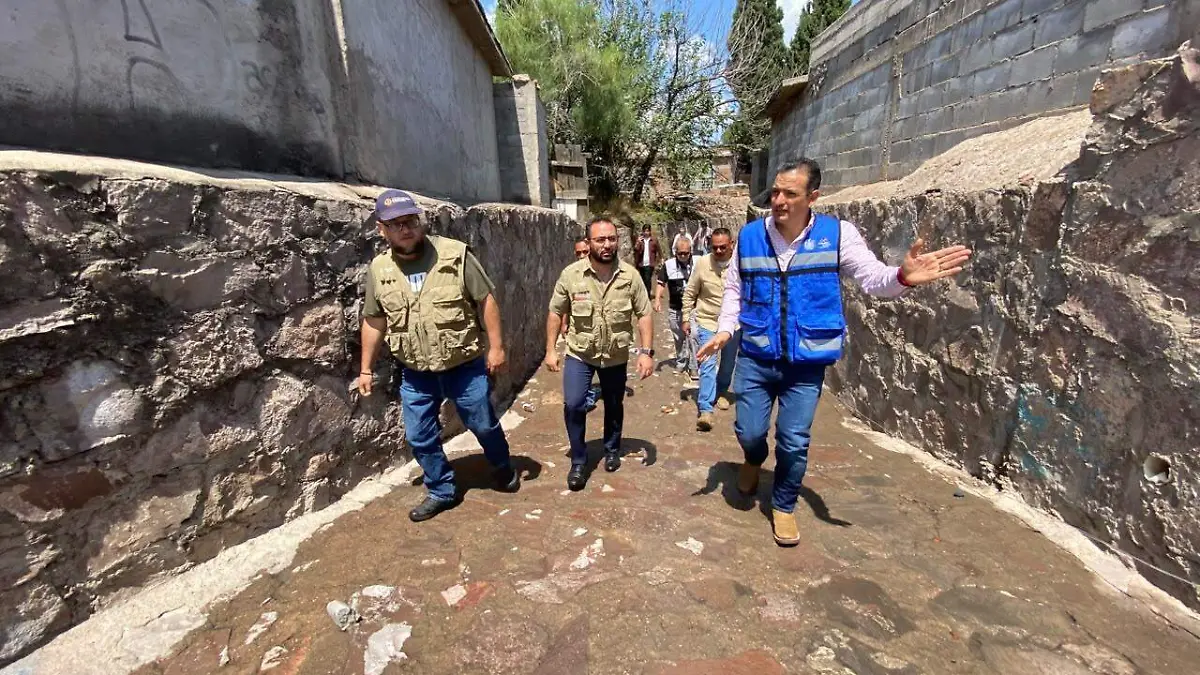 Analizan barrera de protección tras lluvias (2)