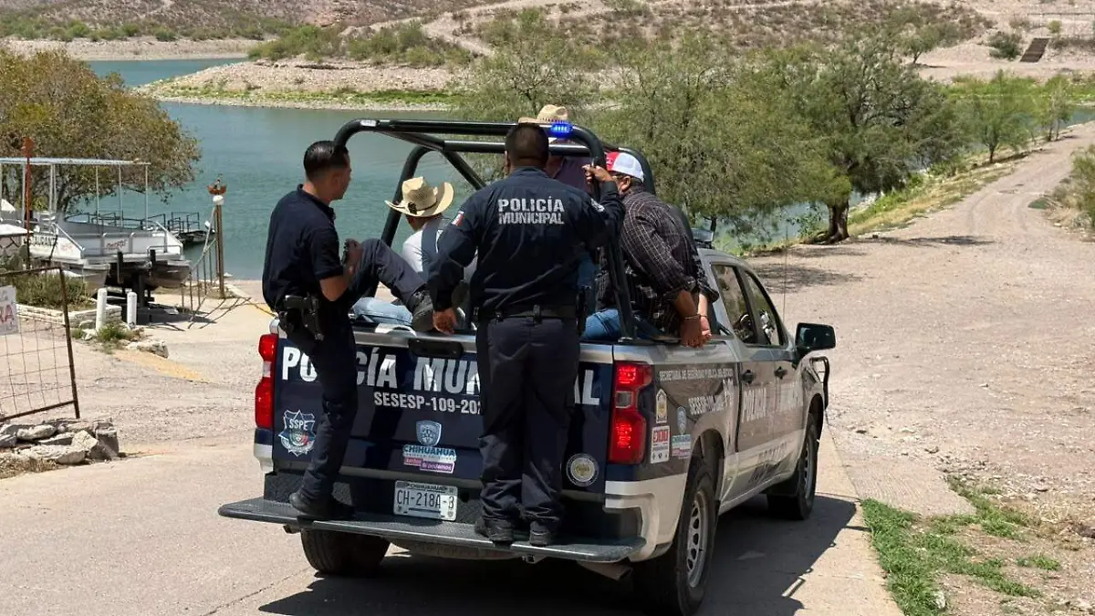 Patrulla detenidos