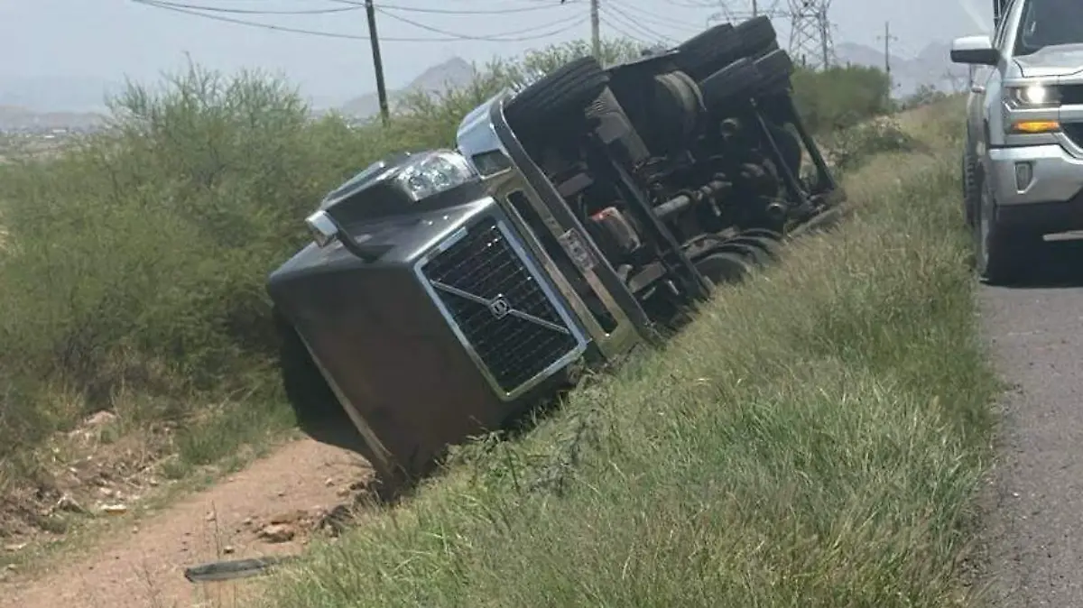 Volcadura de tráiler con mantequilla (3)