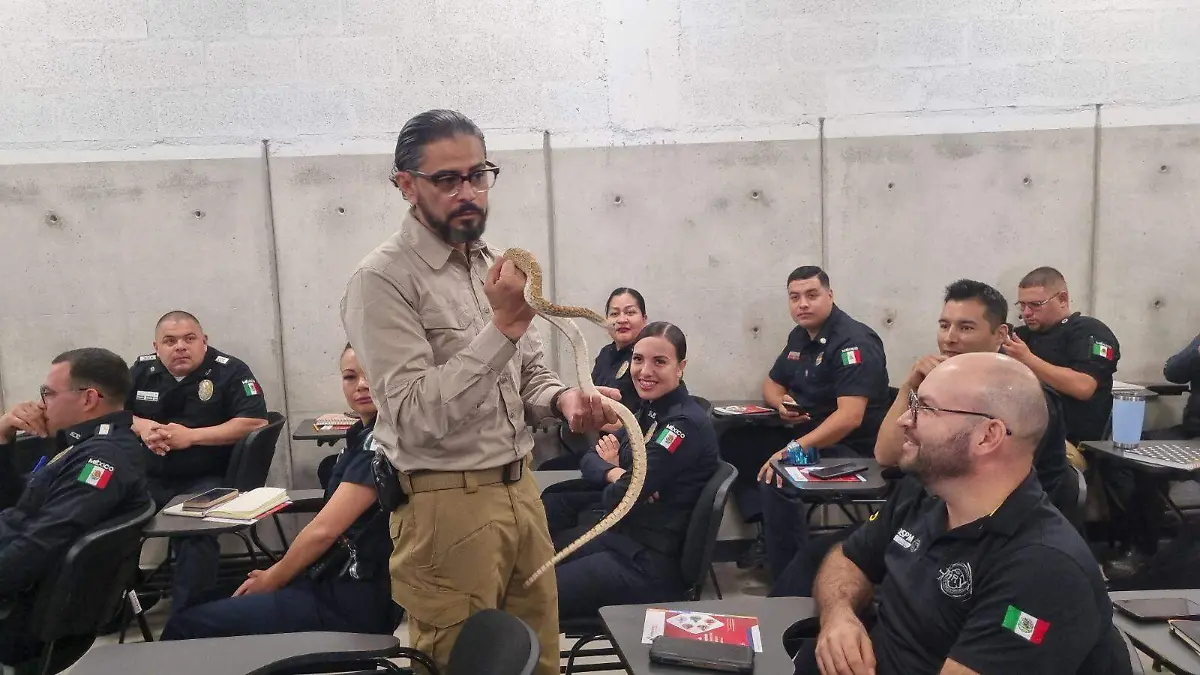 Capacitan bomberos serpientes (4)