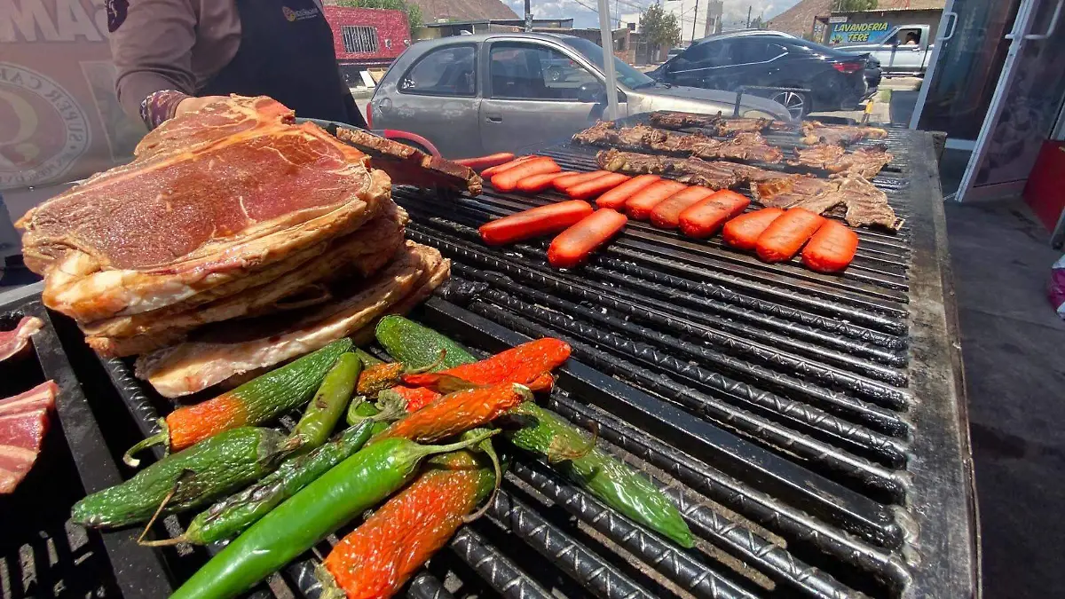 Chiles y salchichas _ carne asada 