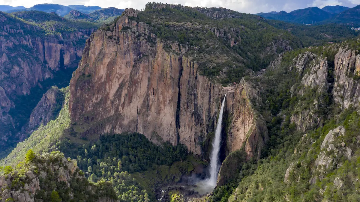 CASCADA DE BASASEACHI 3.jpg