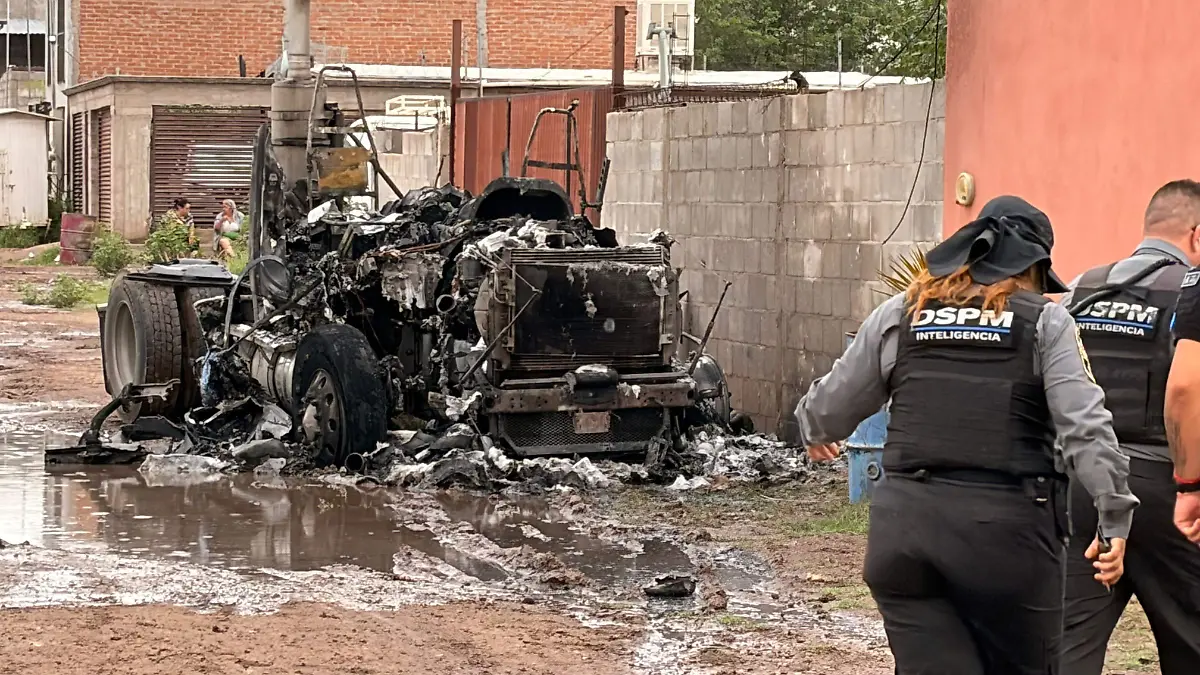 Incendio de tractocamión (1)