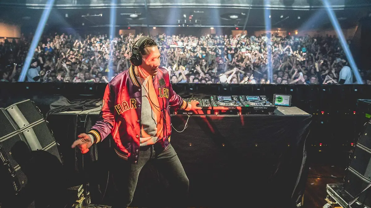 FOTO FACEBOOK  TIESTO