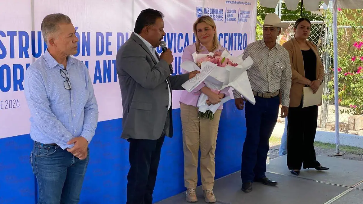 Maru Campos plaza cívica Julimes (2)