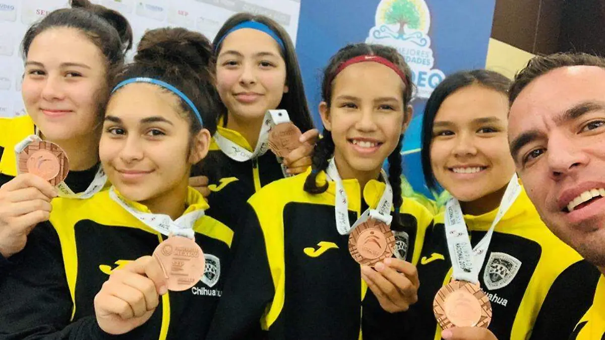 bronce por equipo TKD