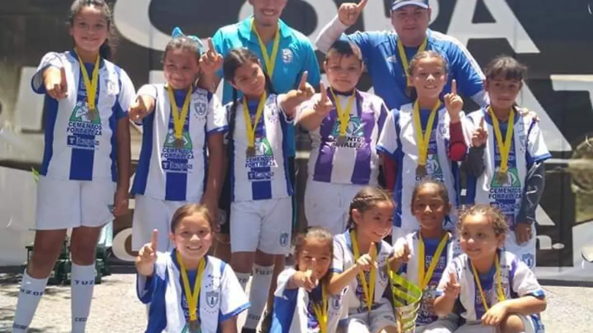 equipo femenil de la escuela Tuzos Cecaf Juárez