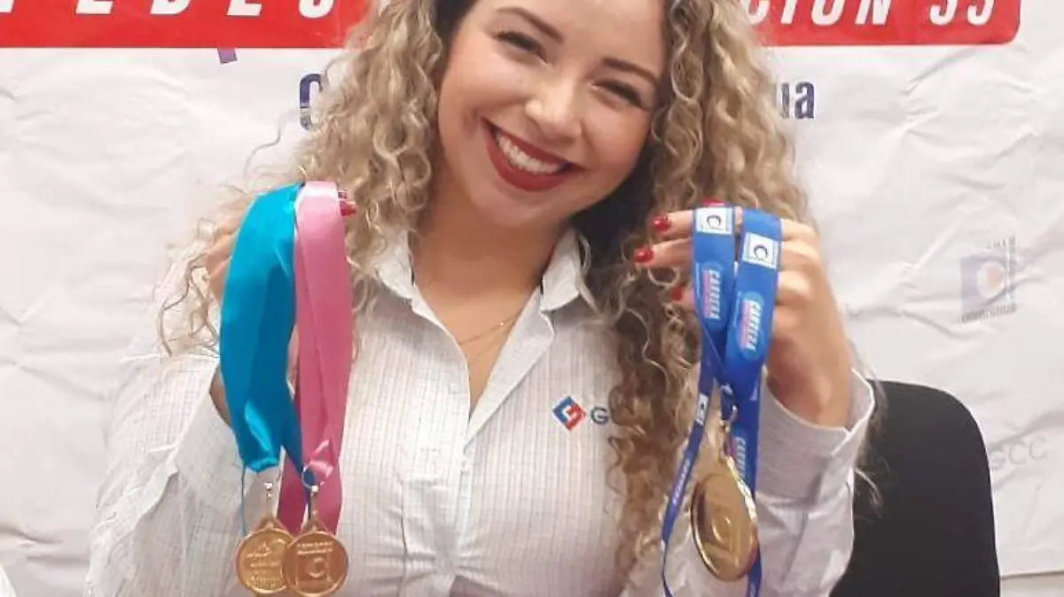 muestran las medallas de la carrera de GCC- 1