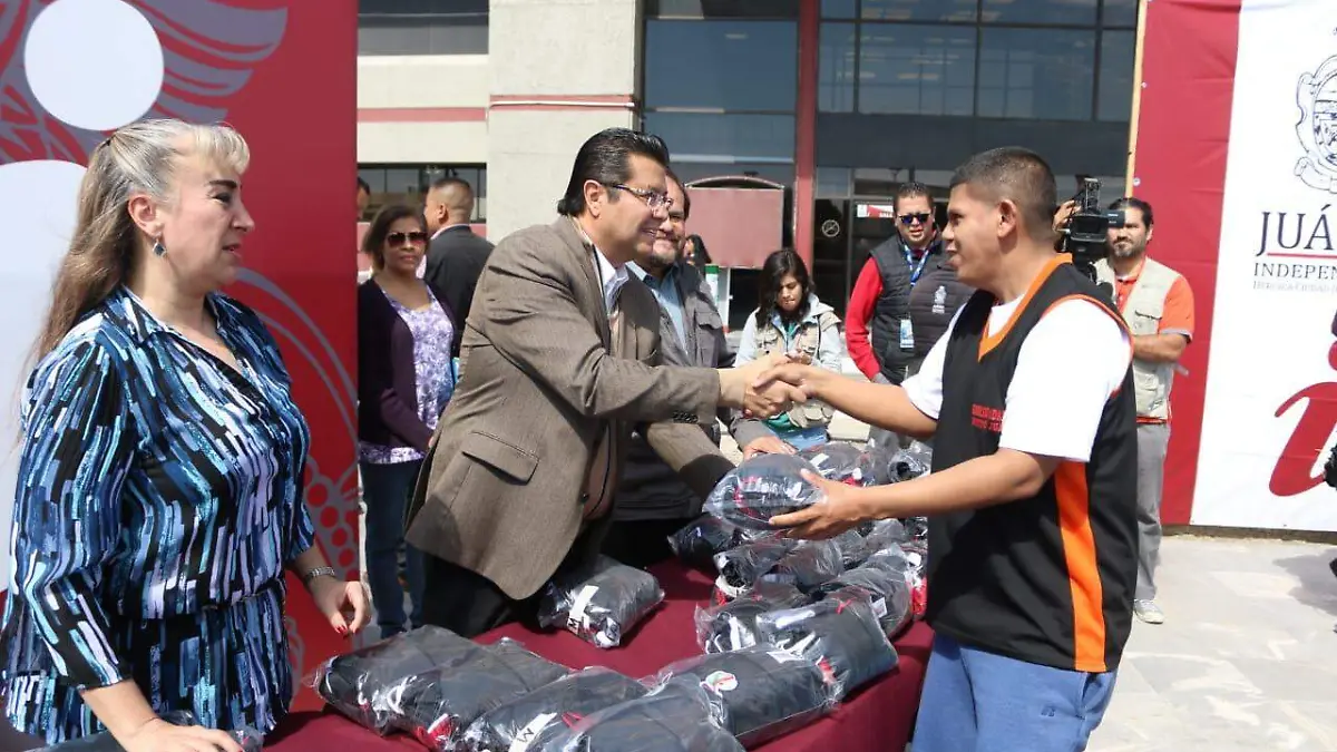 entrega de uniformes