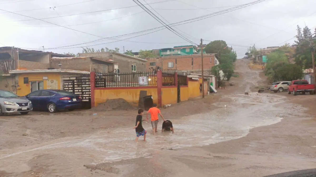 Niños en la lluvia
