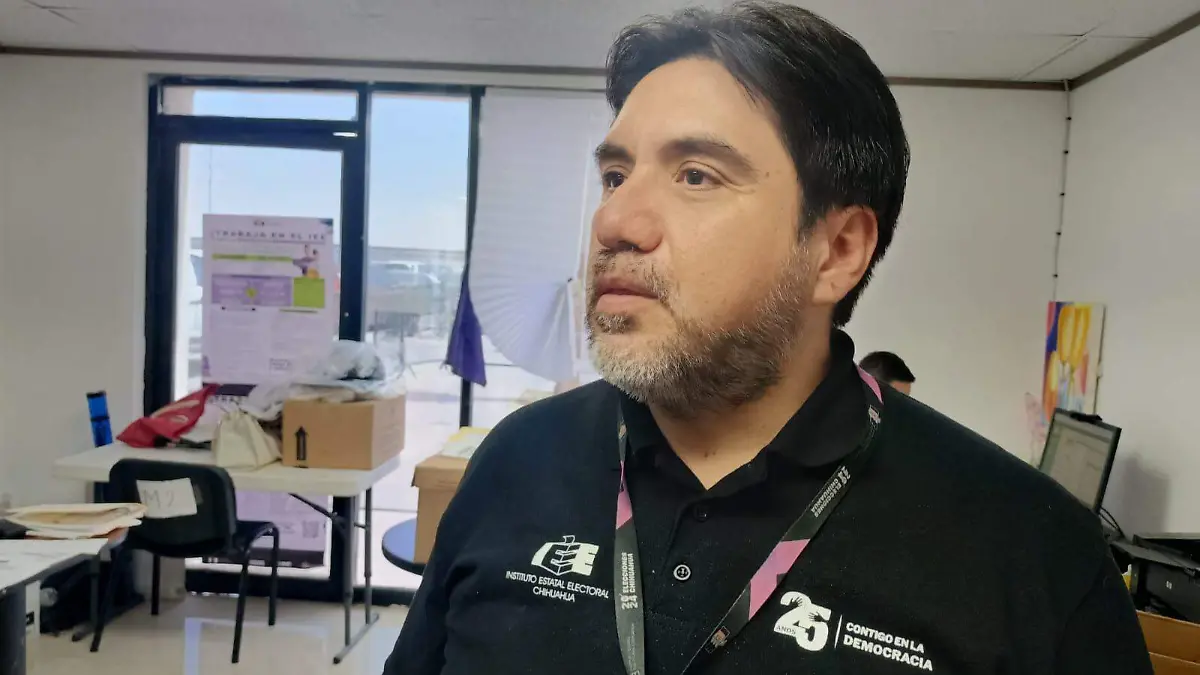 Víctor Yuri Zapata Leos consejero IEE