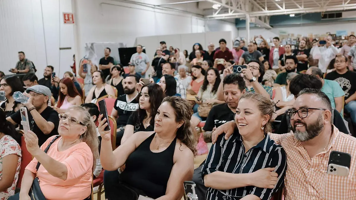 asistentes a feria del libro