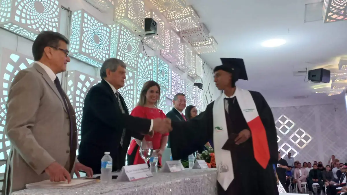 graduación cecytech 11