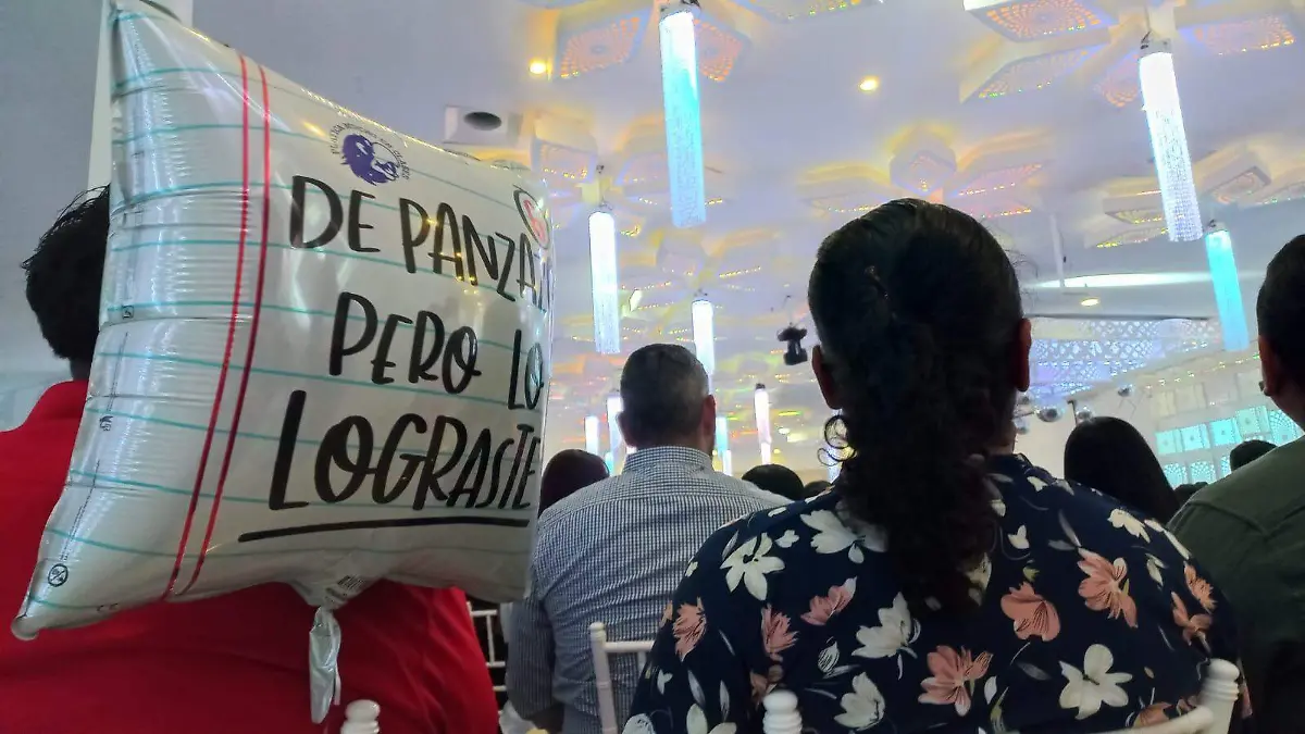 graduación cecytech 11