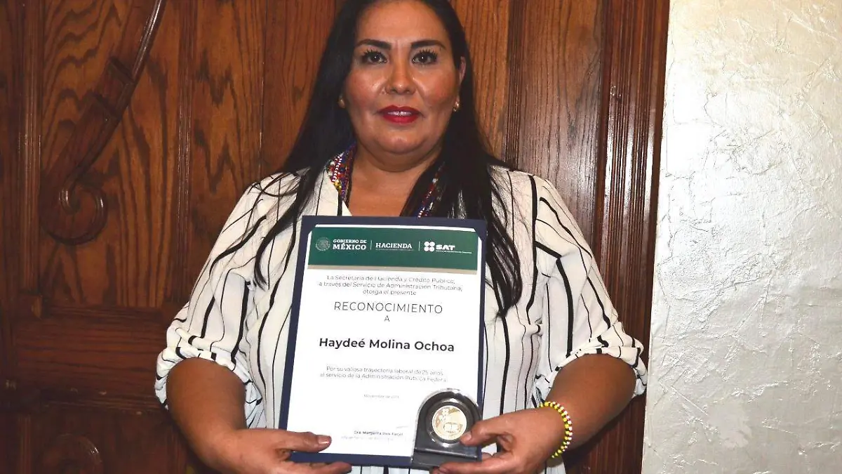 AIDE MOLINA 25 AÑOS DE SERVICIO-1