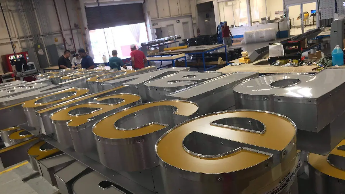 empresa cierre persona signs