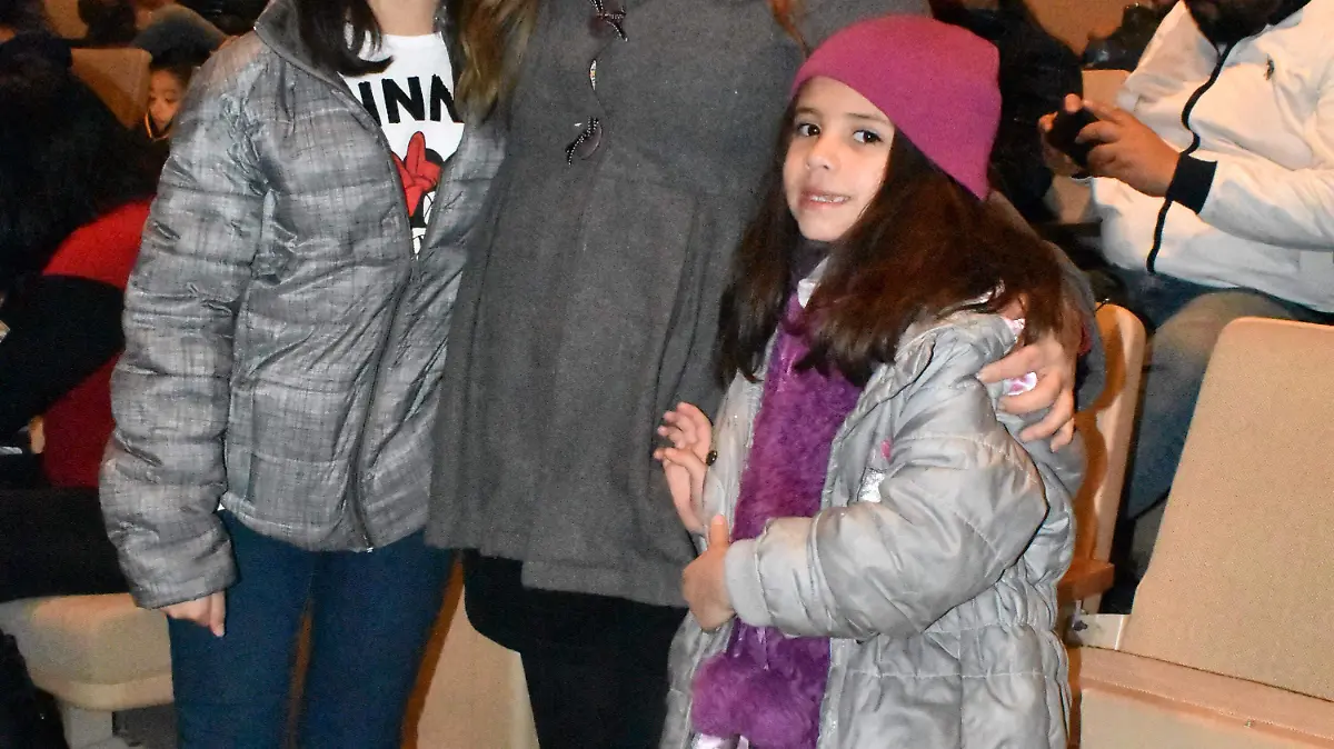 Brenda, Paola y Fernanda. (1)