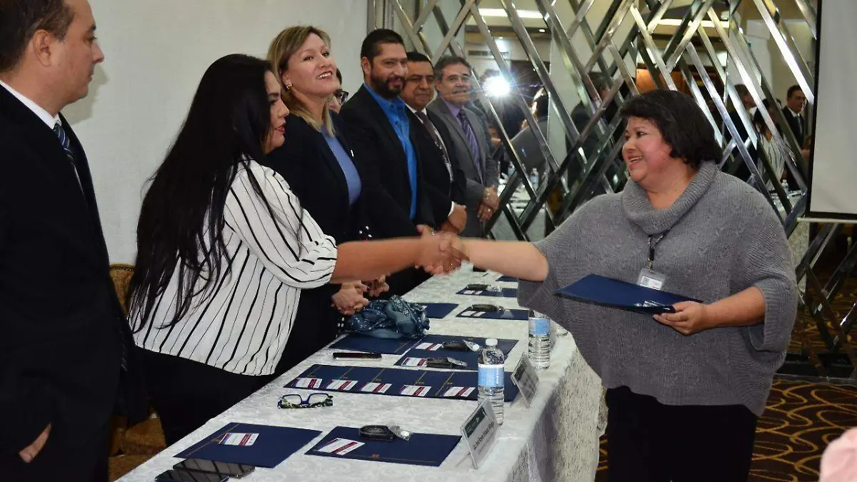 PATRICIA RAMIREZ RECIBE PREMIO