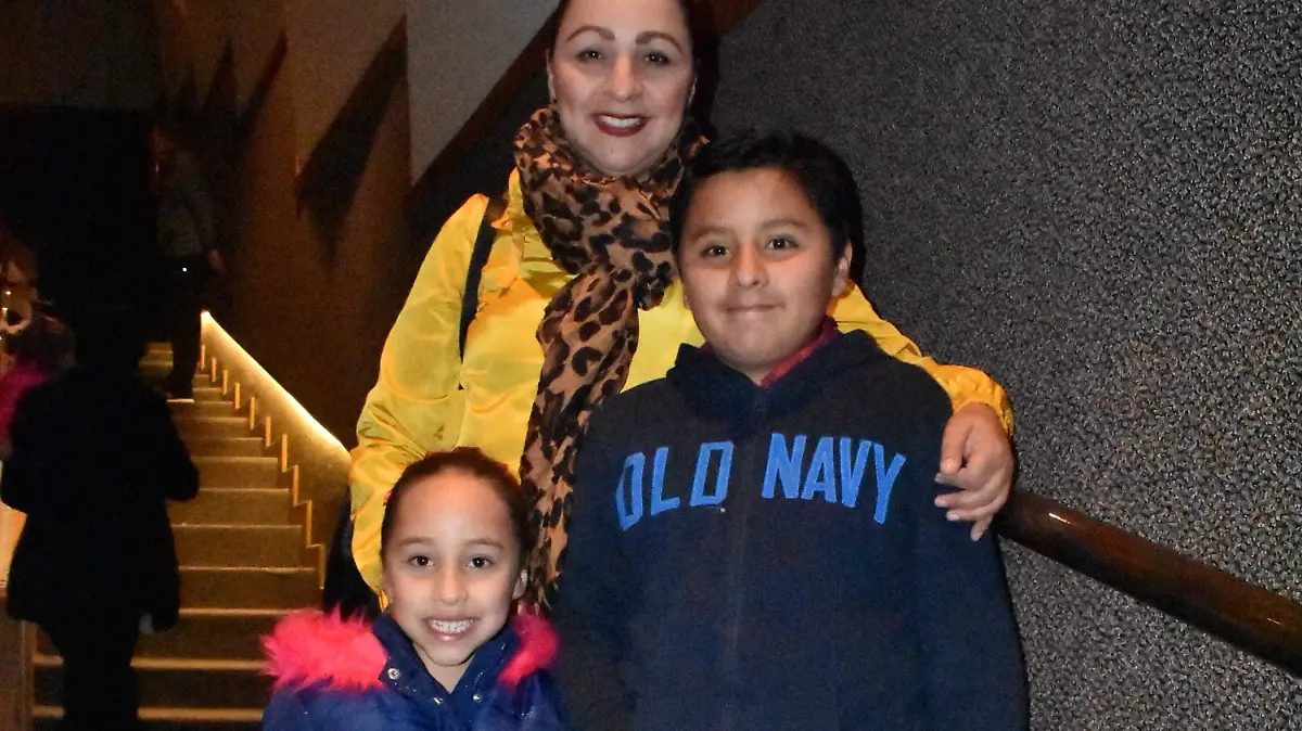 Miriam, Flor y Seth (1)-1