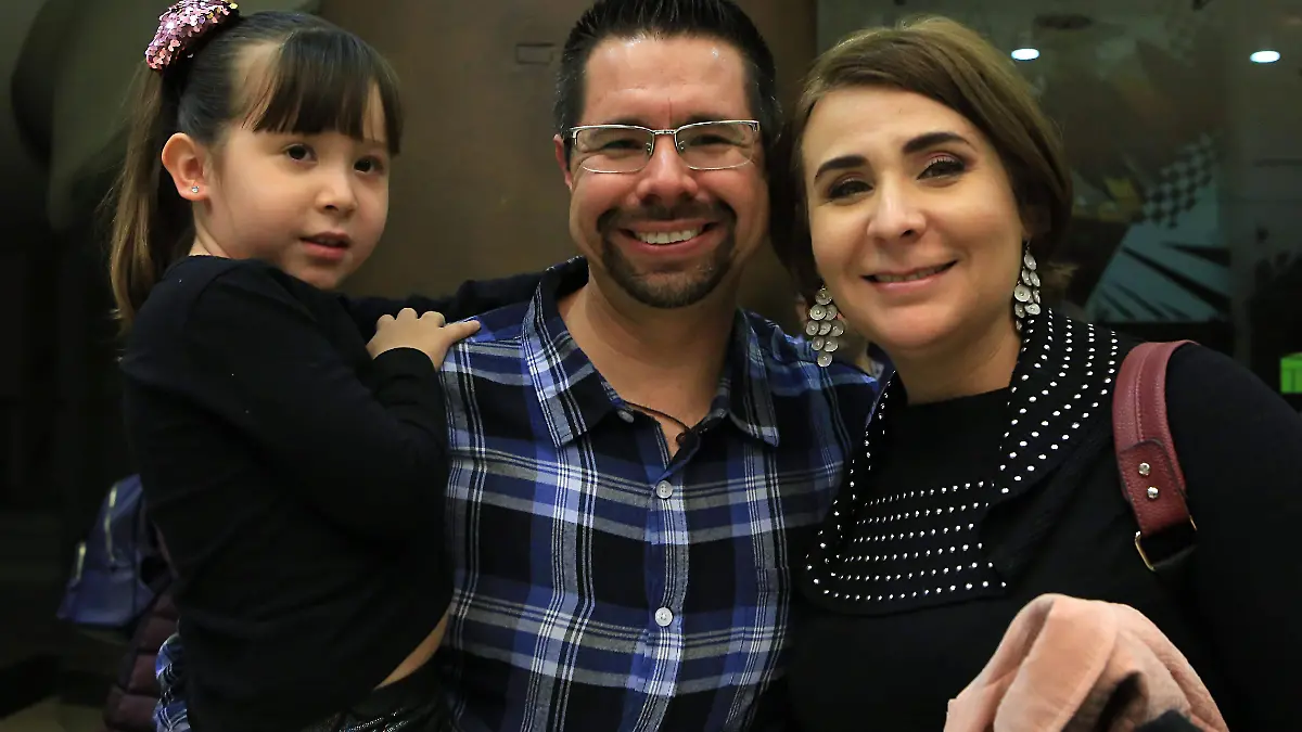 XIMENA OSCAR PAOLA  02