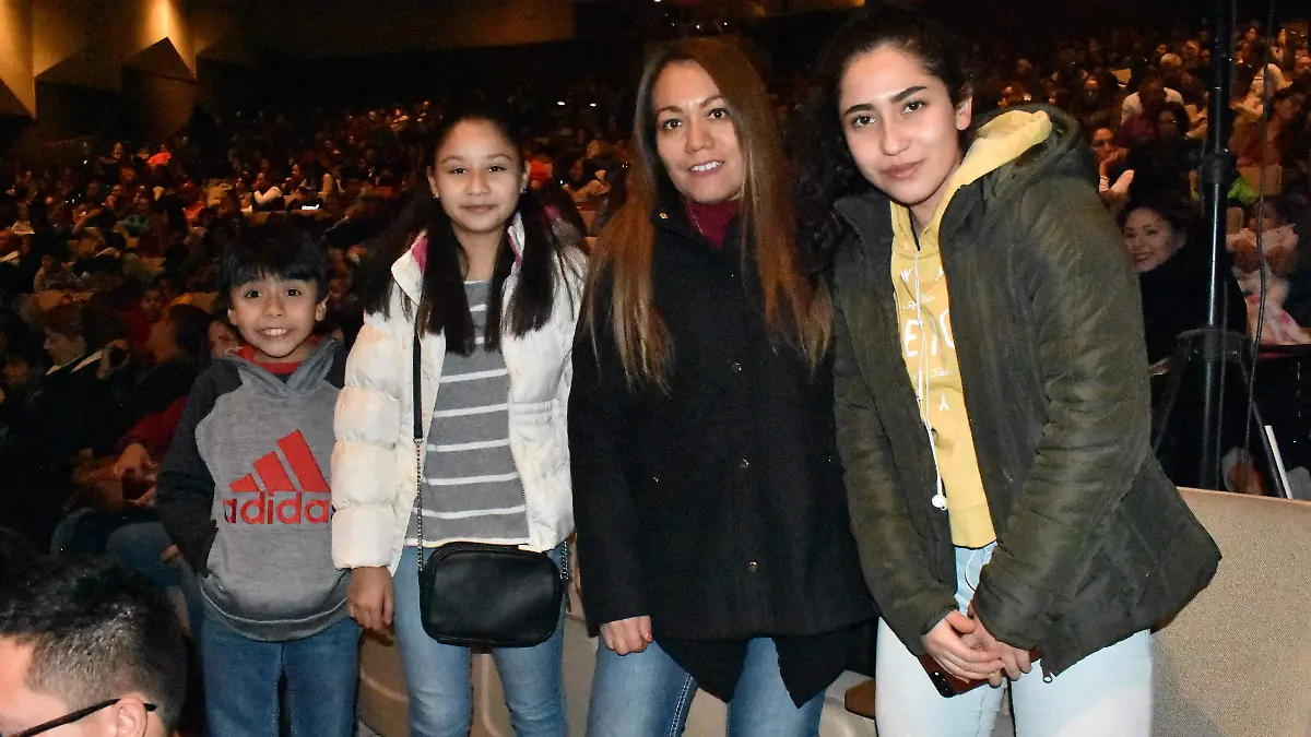 Pilar, Lluvia, Ivan y Viviana (1)