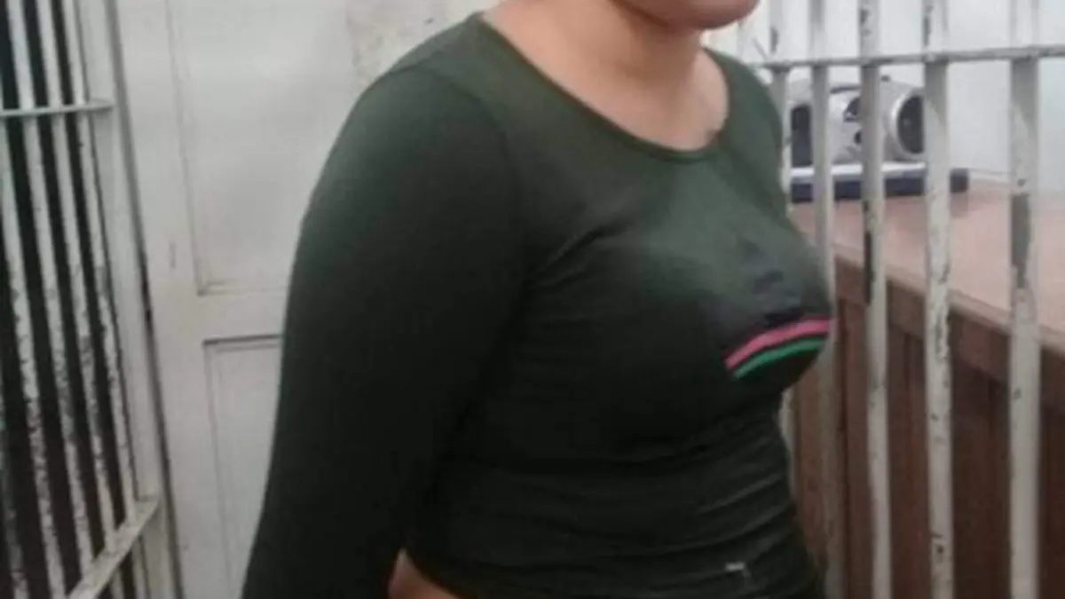 Joven de 23 años es detenida por portar una Uzi, que vendía