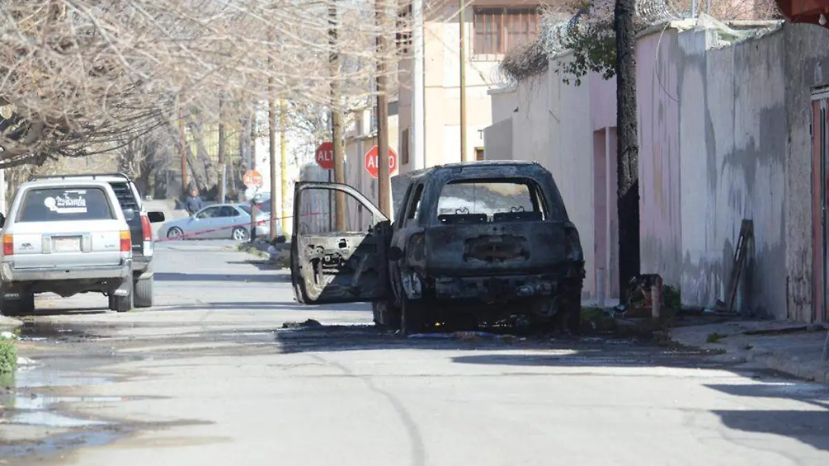 Incendian vehículo en la colonia Partido Romero