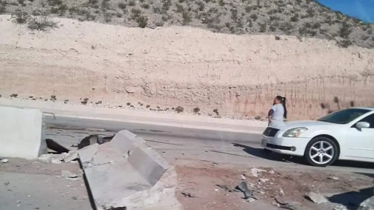 Volcadura en el Camino Real 