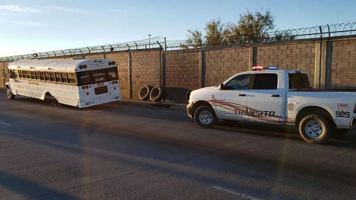 transito camion sin llantas