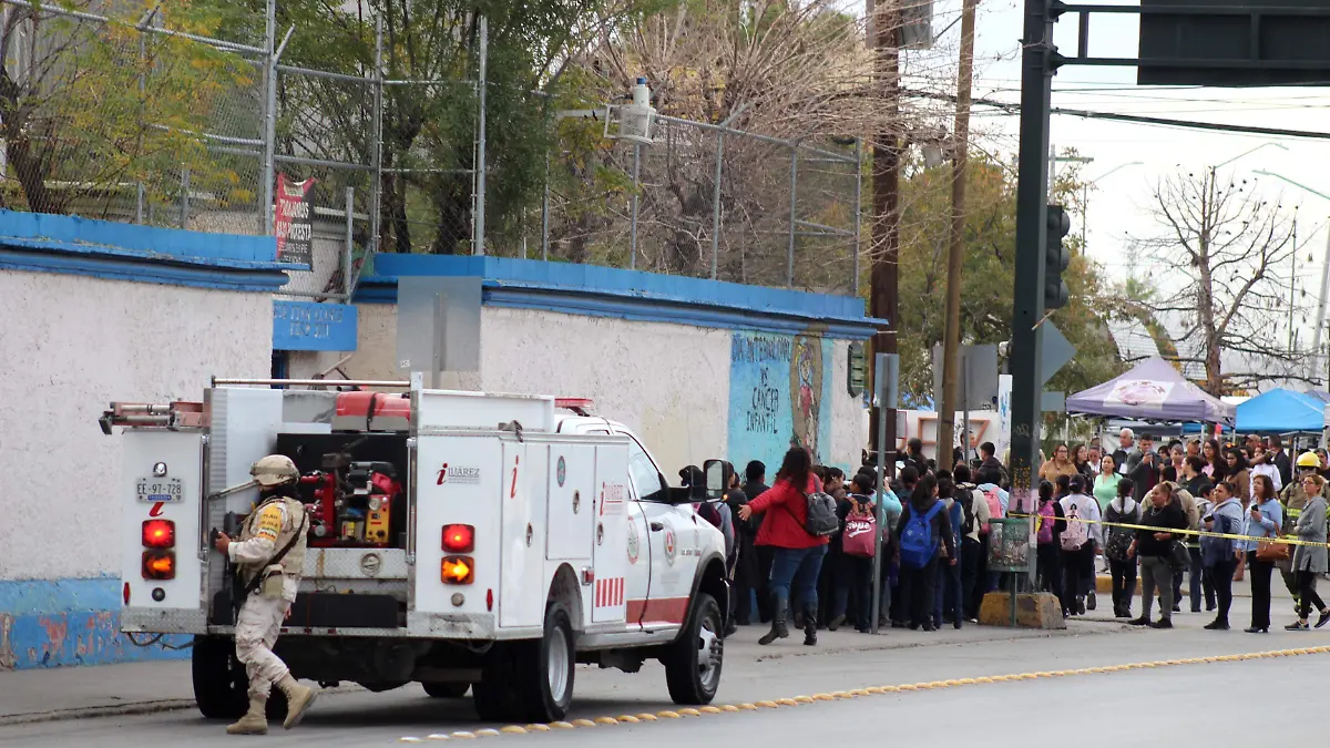 amenza de bomba en secundaria. olga casas (3)