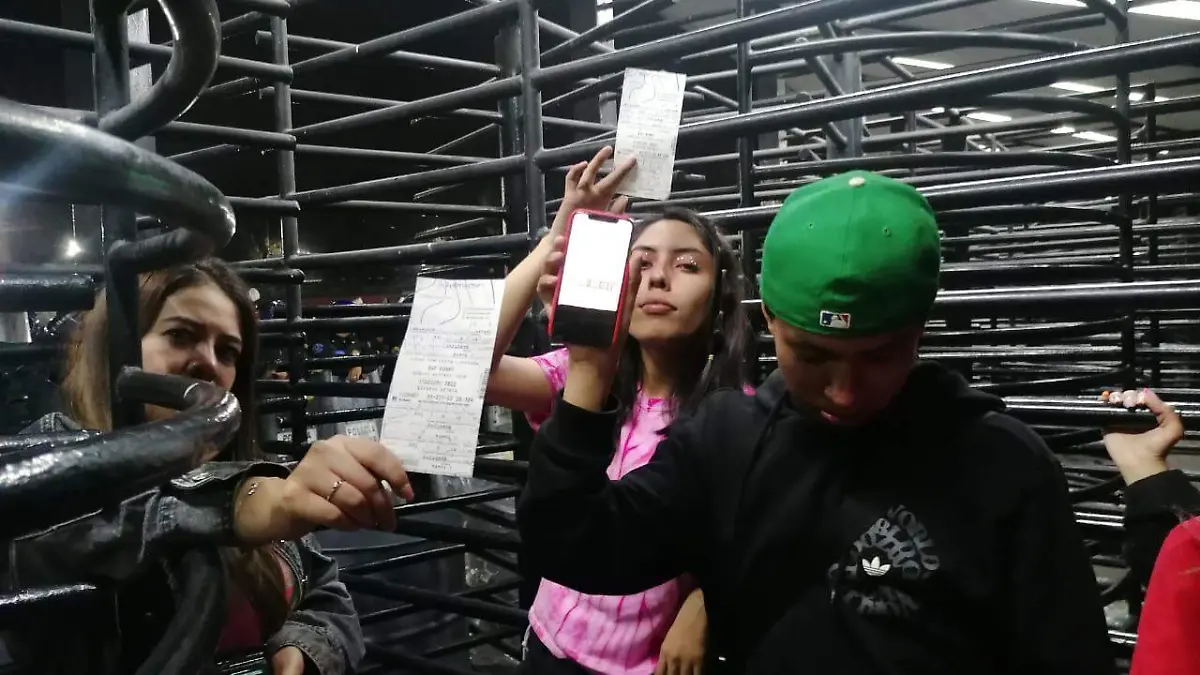 Bad Bunny en el Estadio Azteca gente 2