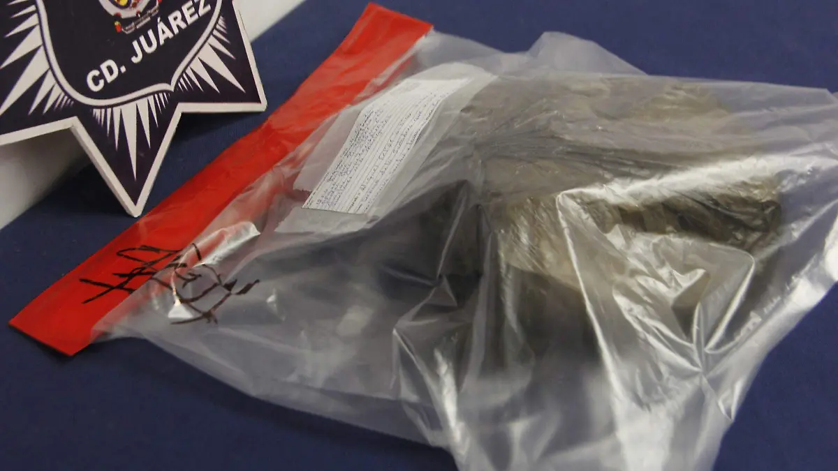 Detienen a sujeto con una libra de marihuana (2)