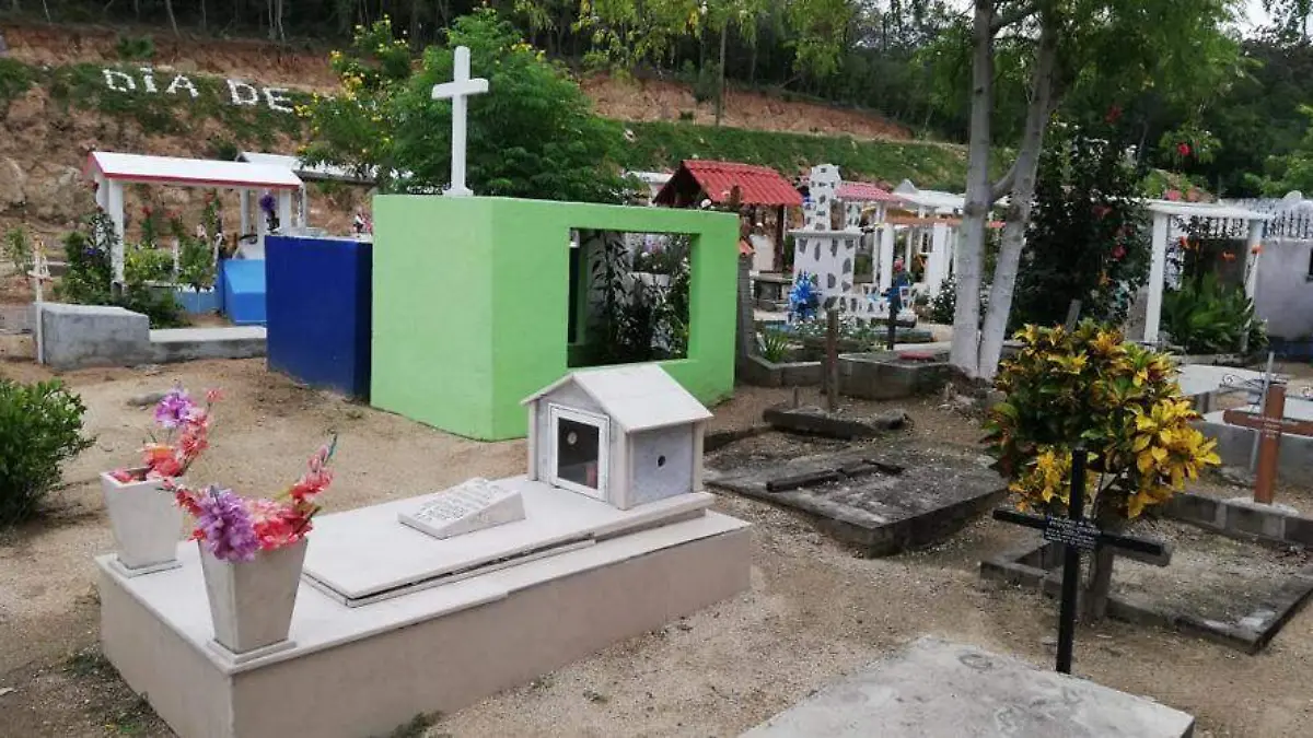 Preparan-en-la-Costa-los-panteones-para-el-Día-de-Muertos-4