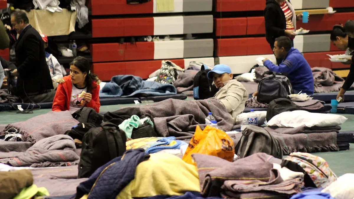 migrantes en el gimnasio de bachilleres. olga casas (8)