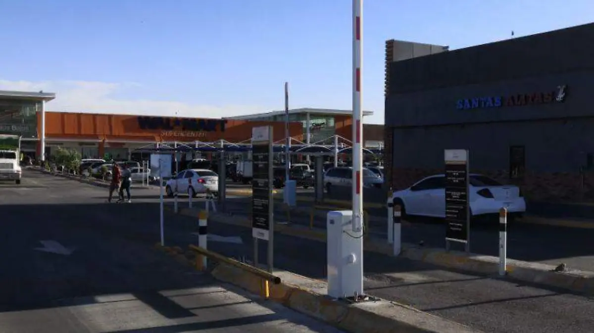 estacionamiento de gran patio