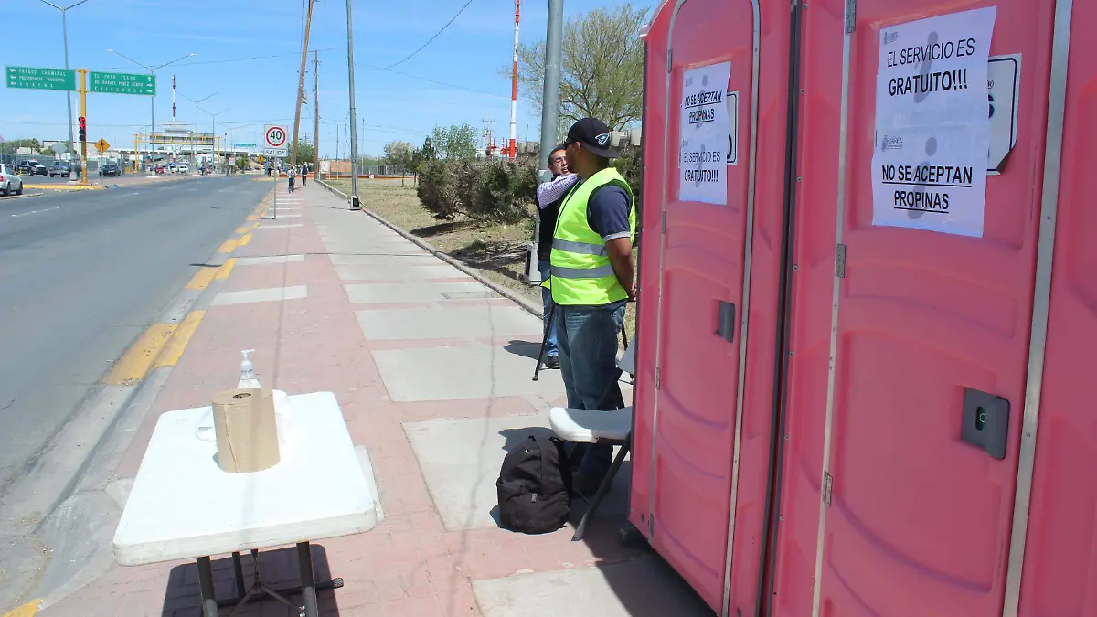 instalan baños moviles en puente libre. olga casas (2)