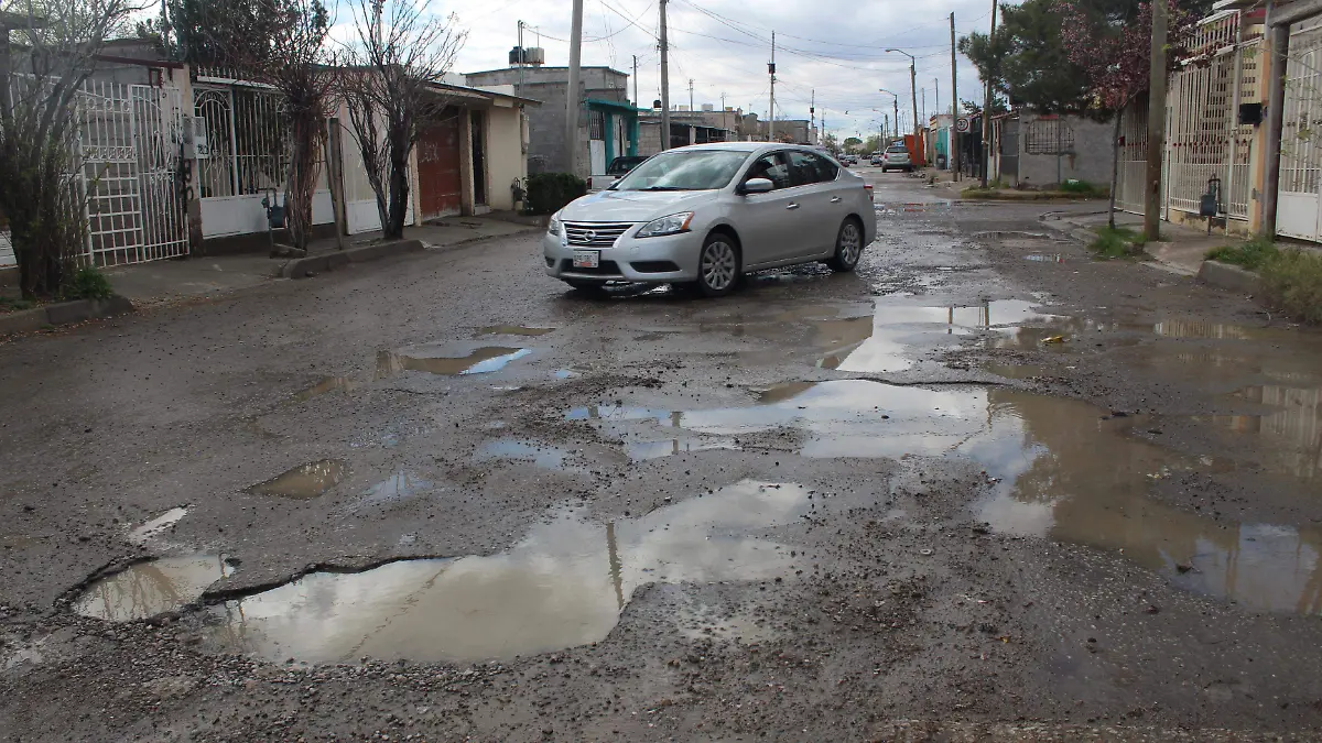 calle tubares con baches. olga casas (4)