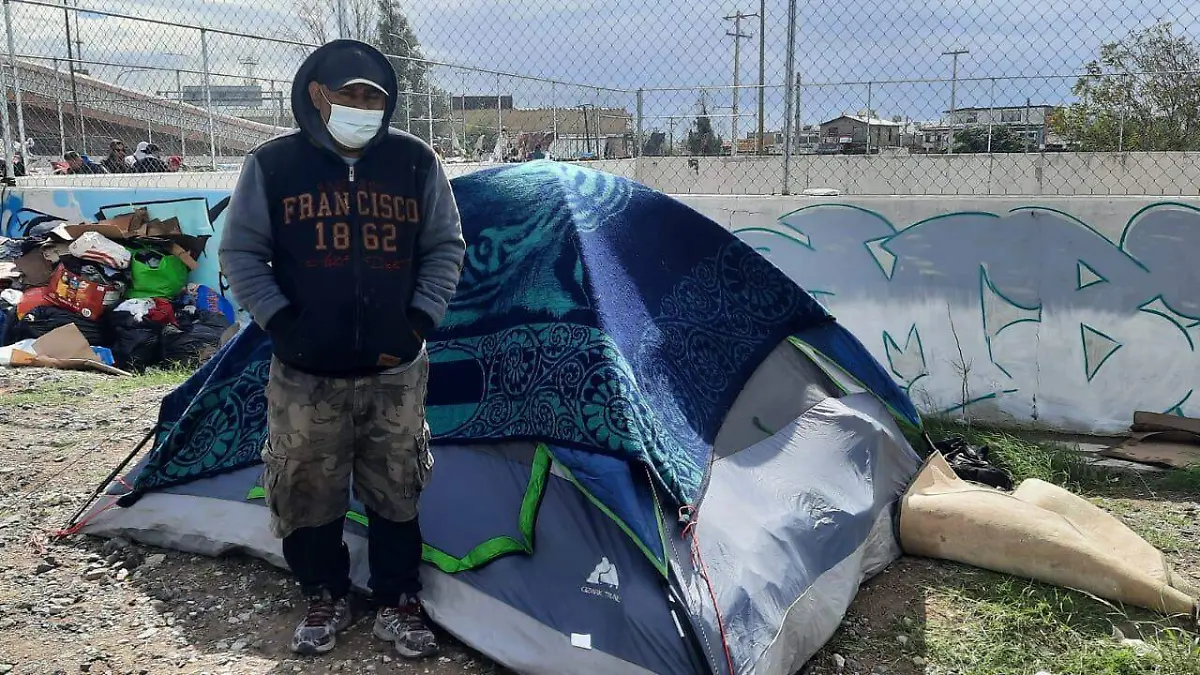 Migrantes envueltos en cobijas mojadas 1