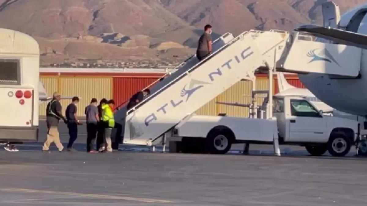 migrantes siendo deportados